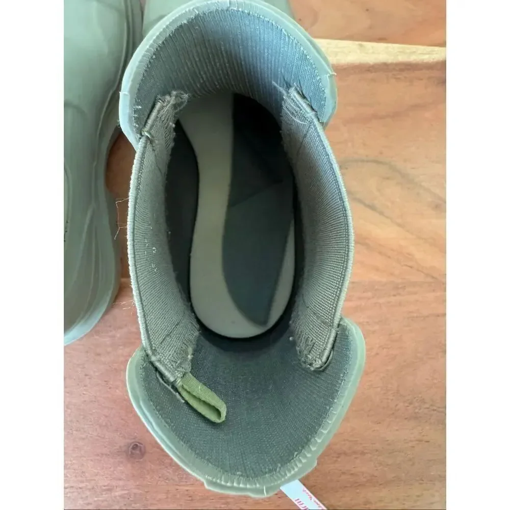 Zara kids unisex size 1 sage green rubber pull on rain boots